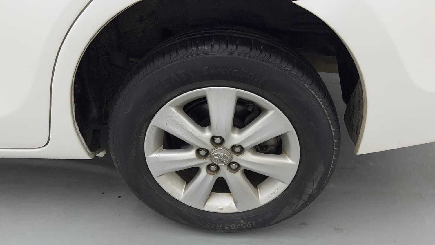 2015 Toyota Corolla Altis G Petrol-35