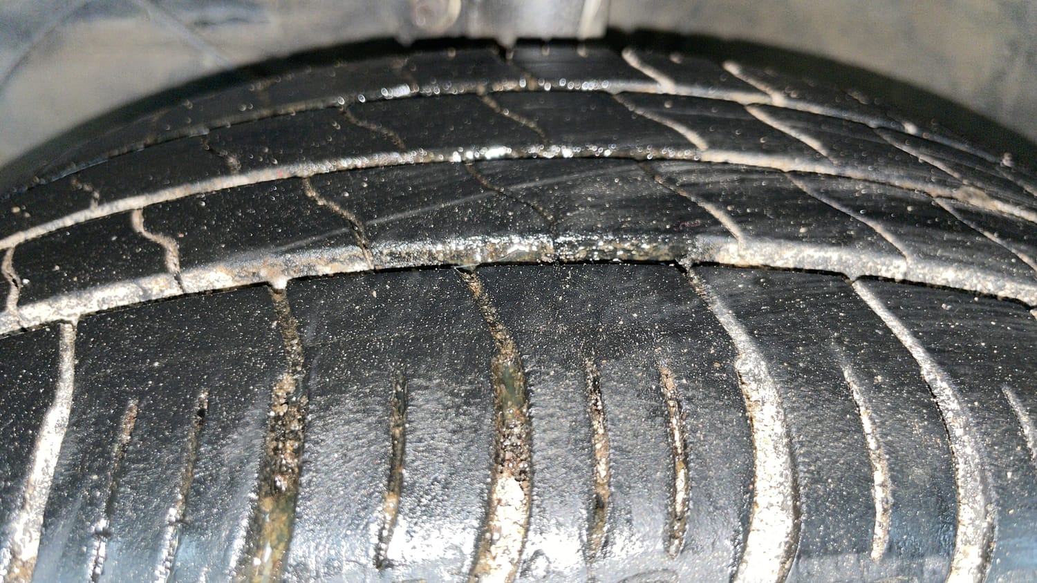 Used 2018 Maruti Suzuki Baleno Zeta 1.2 Petrol Manual tyres LEFT FRONT TYRE TREAD VIEW
