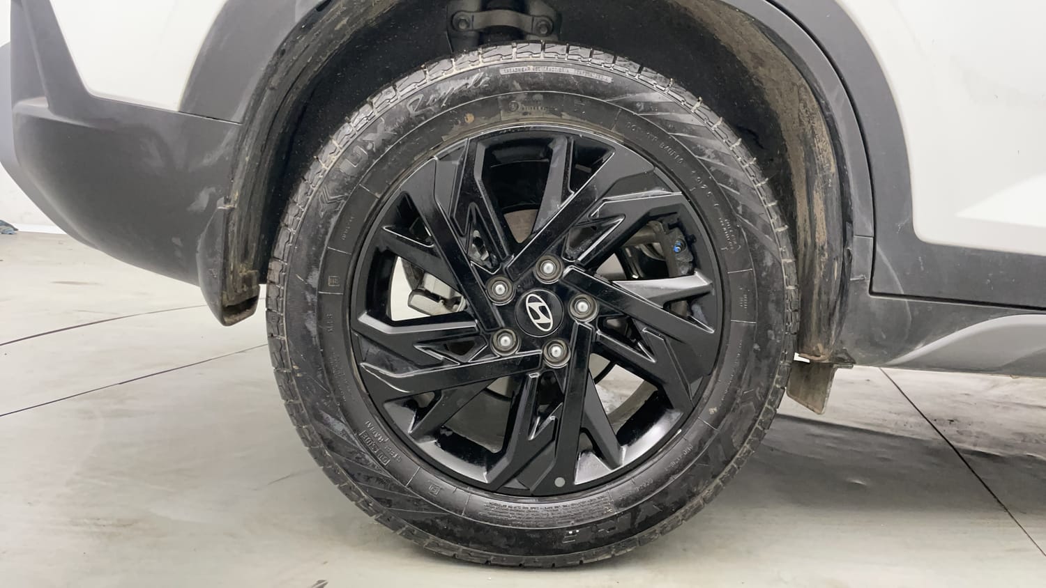 Used 2025 Hyundai Creta 1.5 MPi Petrol IVT S(O) Petrol Automatic tyres RIGHT REAR TYRE RIM VIEW