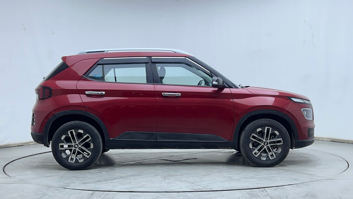 Used 2022 Hyundai Venue SX (O) 1.5 CRDi Diesel Manual exterior RIGHT SIDE VIEW