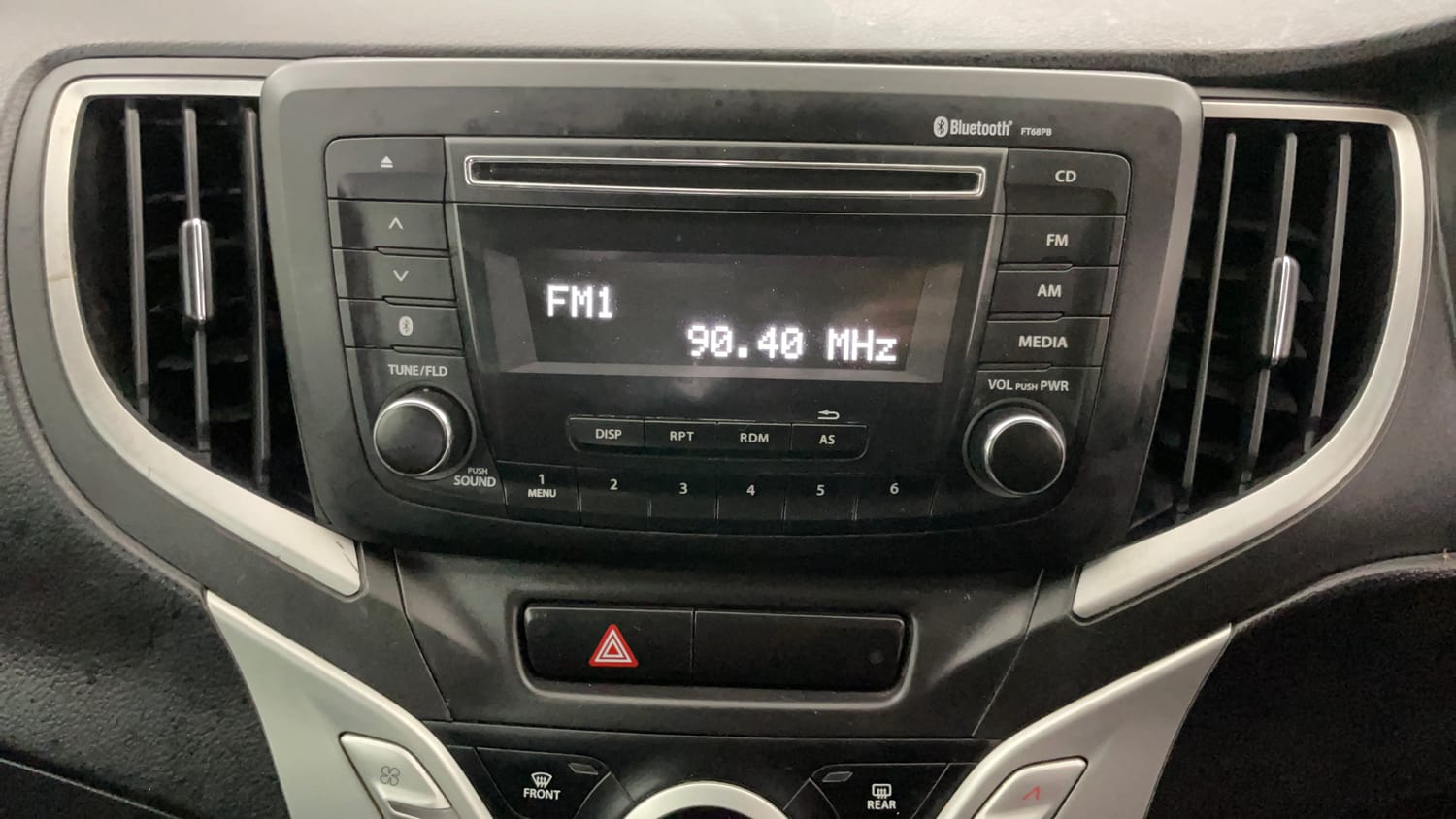 Used 2018 Maruti Suzuki Baleno Zeta 1.2 Petrol Manual top_features Integrated (in-dash) music system
