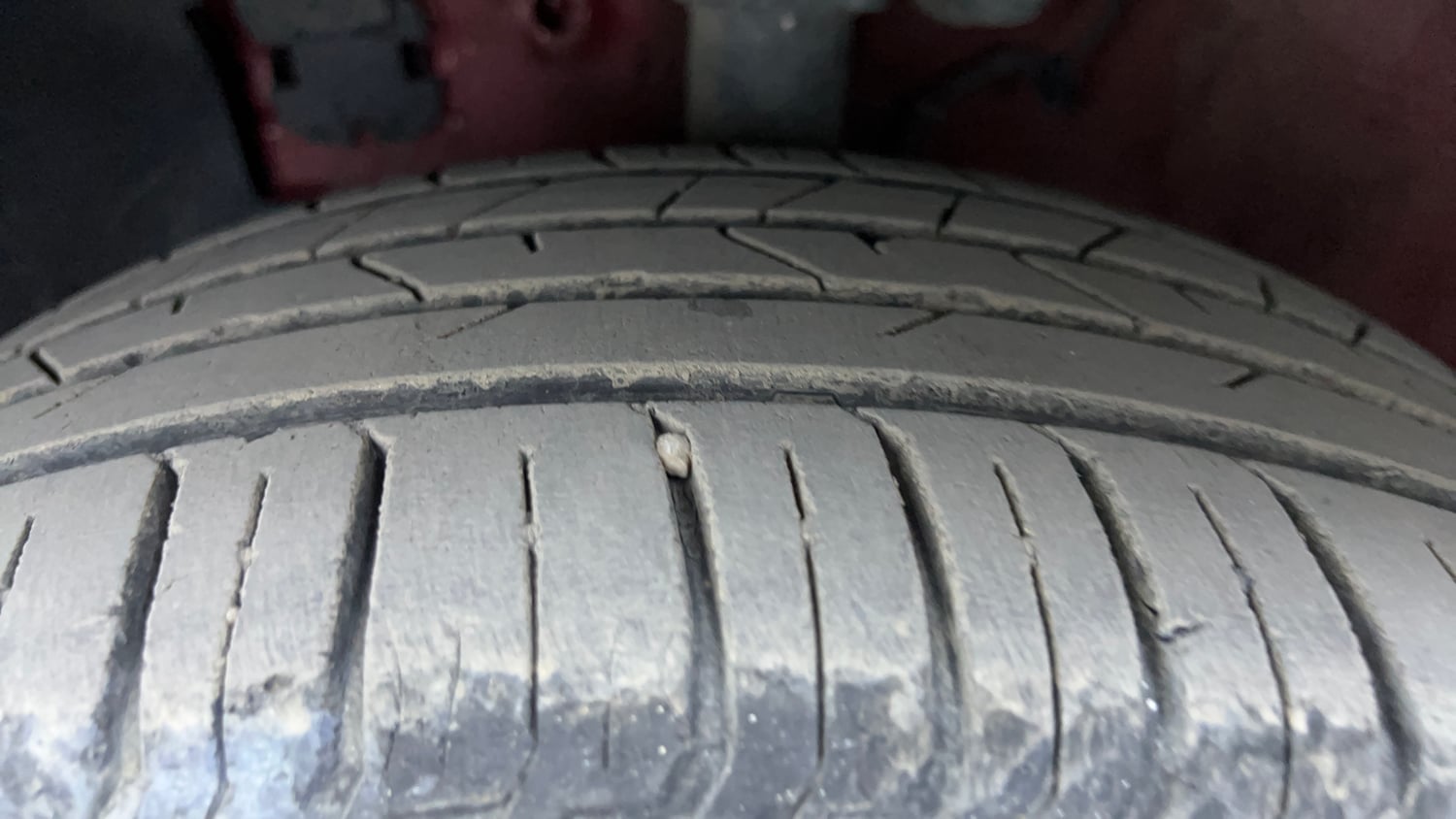 Used 2022 Hyundai Venue SX (O) 1.5 CRDi Diesel Manual tyres LEFT FRONT TYRE TREAD VIEW