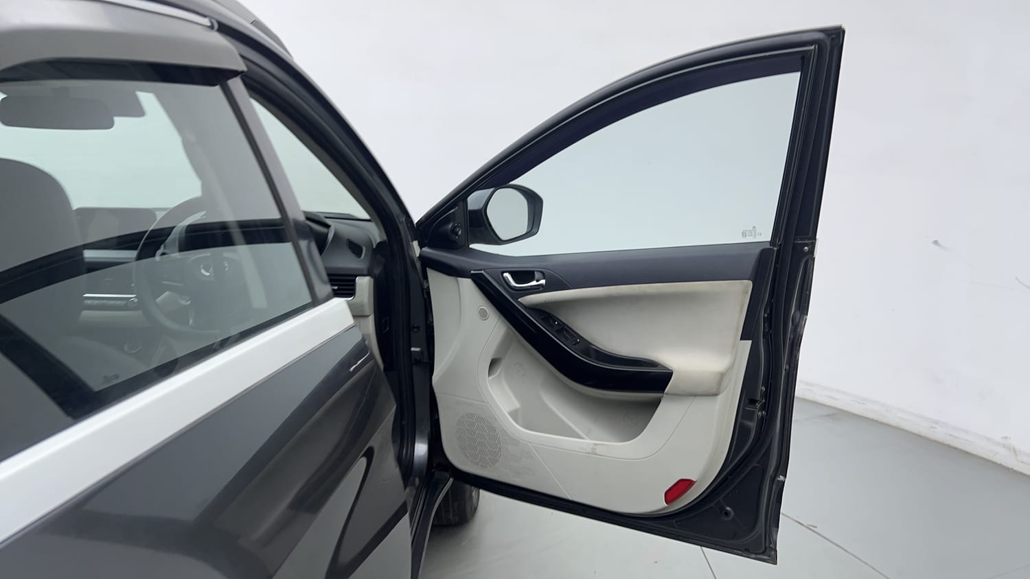 2020 Tata Nexon XZ Plus-19