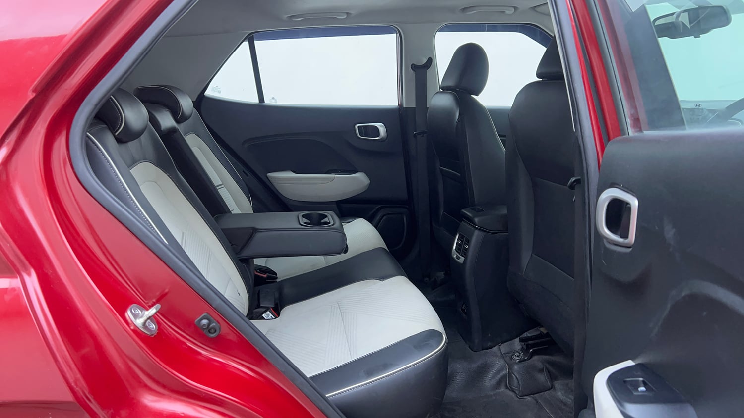 Used 2022 Hyundai Venue SX (O) 1.5 CRDi Diesel Manual interior RIGHT SIDE REAR DOOR CABIN VIEW