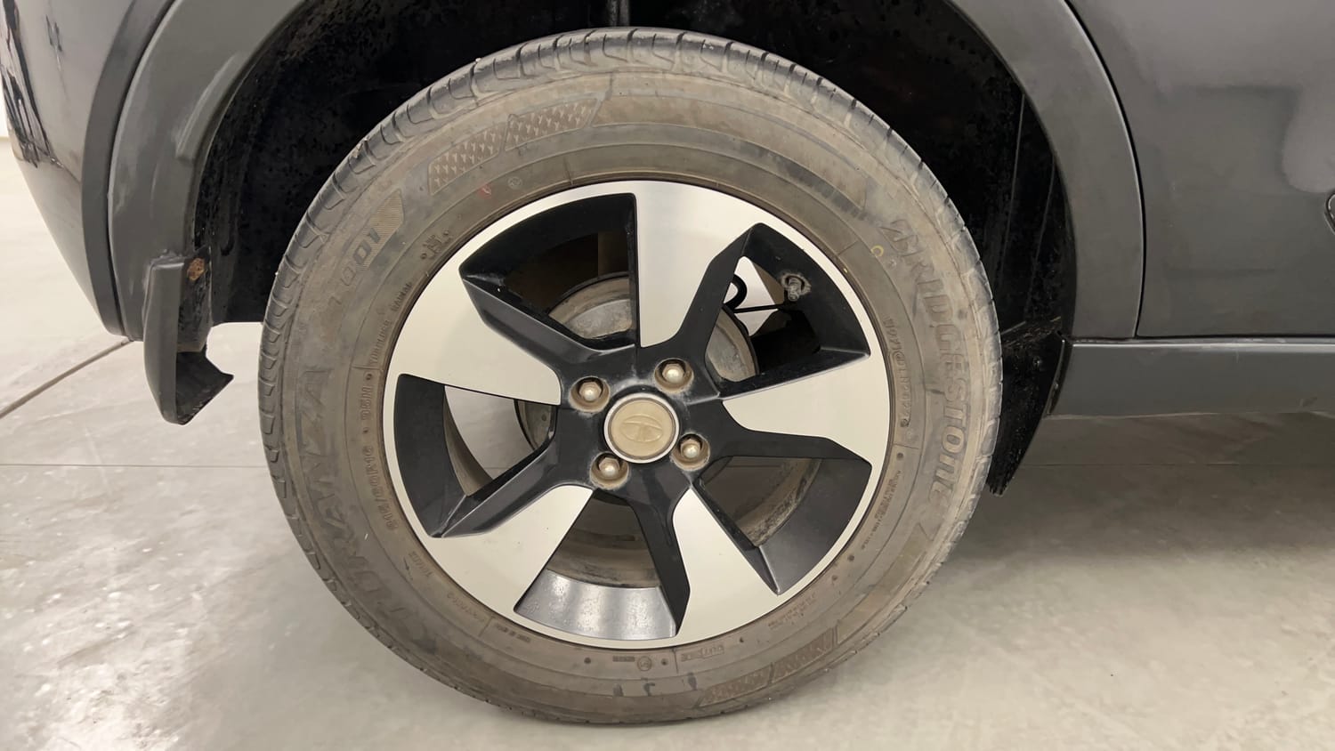 Used 2019 Tata Nexon XZA Plus Petrol Petrol Automatic tyres RIGHT REAR TYRE RIM VIEW