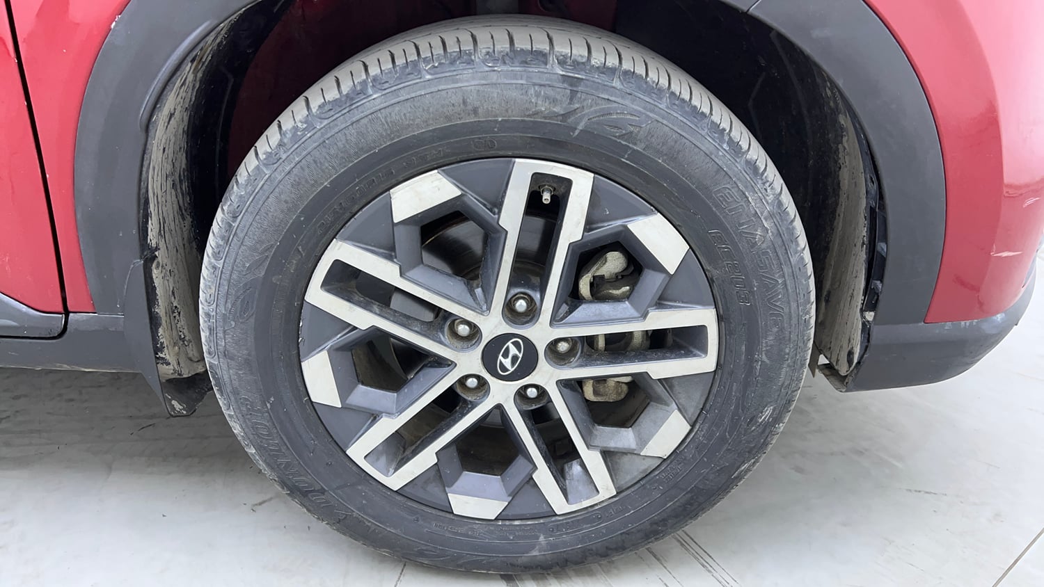 Used 2022 Hyundai Venue SX (O) 1.5 CRDi Diesel Manual tyres RIGHT FRONT TYRE RIM VIEW