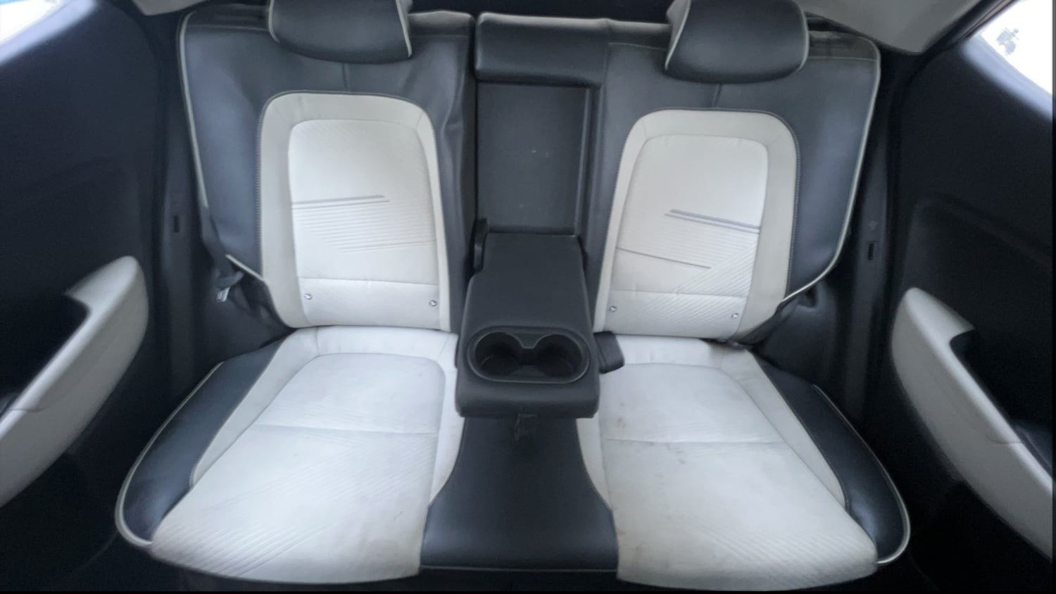 Used 2022 Hyundai Venue SX (O) 1.5 CRDi Diesel Manual interior REAR SEAT CONDITION VIEW