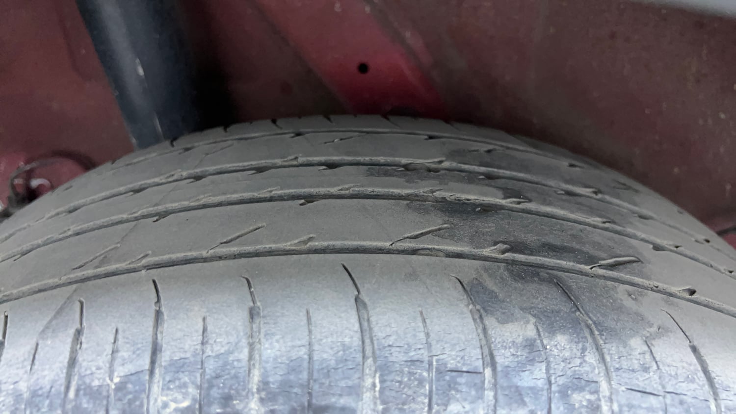 Used 2022 Hyundai Venue SX (O) 1.5 CRDi Diesel Manual tyres RIGHT REAR TYRE TREAD VIEW