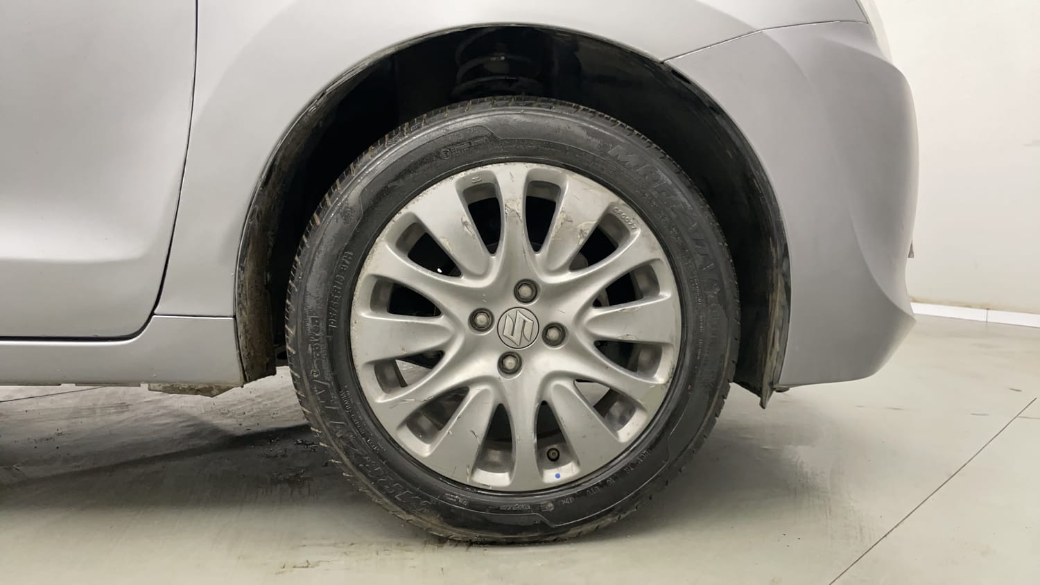 Used 2018 Maruti Suzuki Baleno Zeta 1.2 Petrol Manual tyres RIGHT FRONT TYRE RIM VIEW