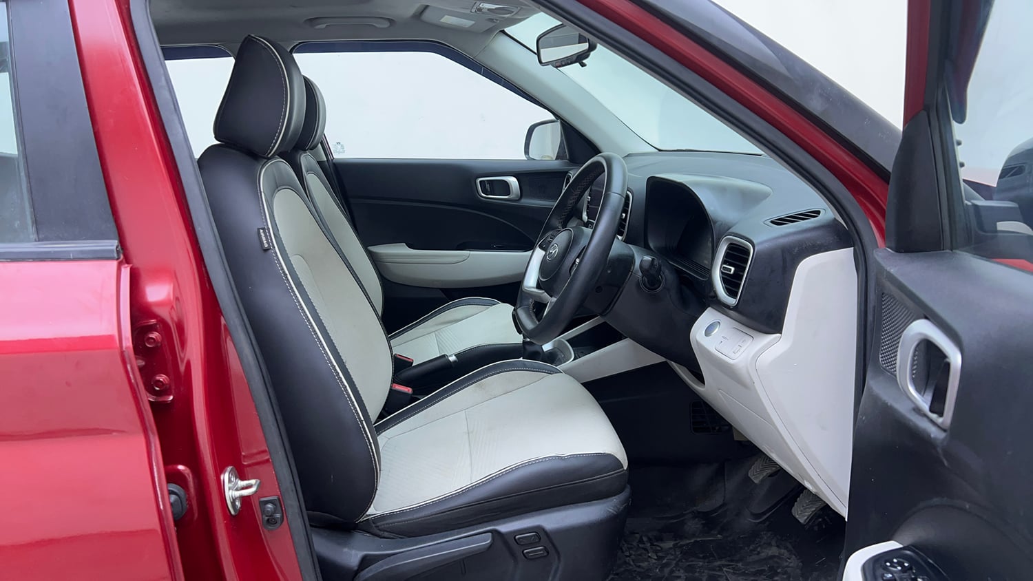 Used 2022 Hyundai Venue SX (O) 1.5 CRDi Diesel Manual interior RIGHT SIDE FRONT DOOR CABIN VIEW