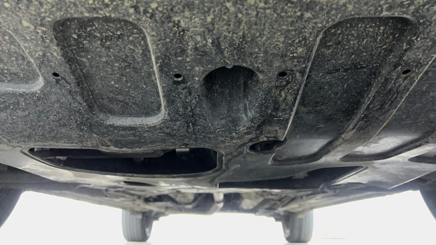 Used 2022 Hyundai Venue SX (O) 1.5 CRDi Diesel Manual extra FRONT LEFT UNDERBODY VIEW