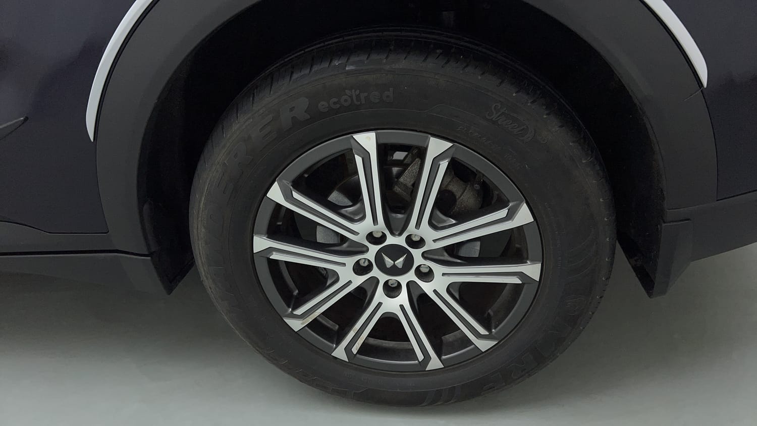 2024 Mahindra XUV700 AX7 Petrol AT 7 STR-36