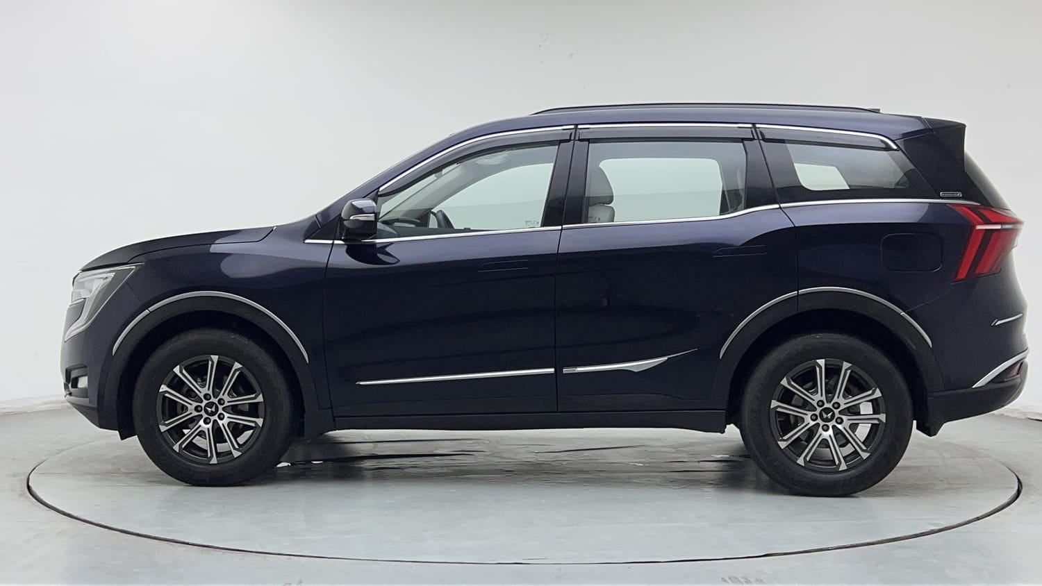 2024 Mahindra XUV700 AX7 Petrol AT 7 STR-1