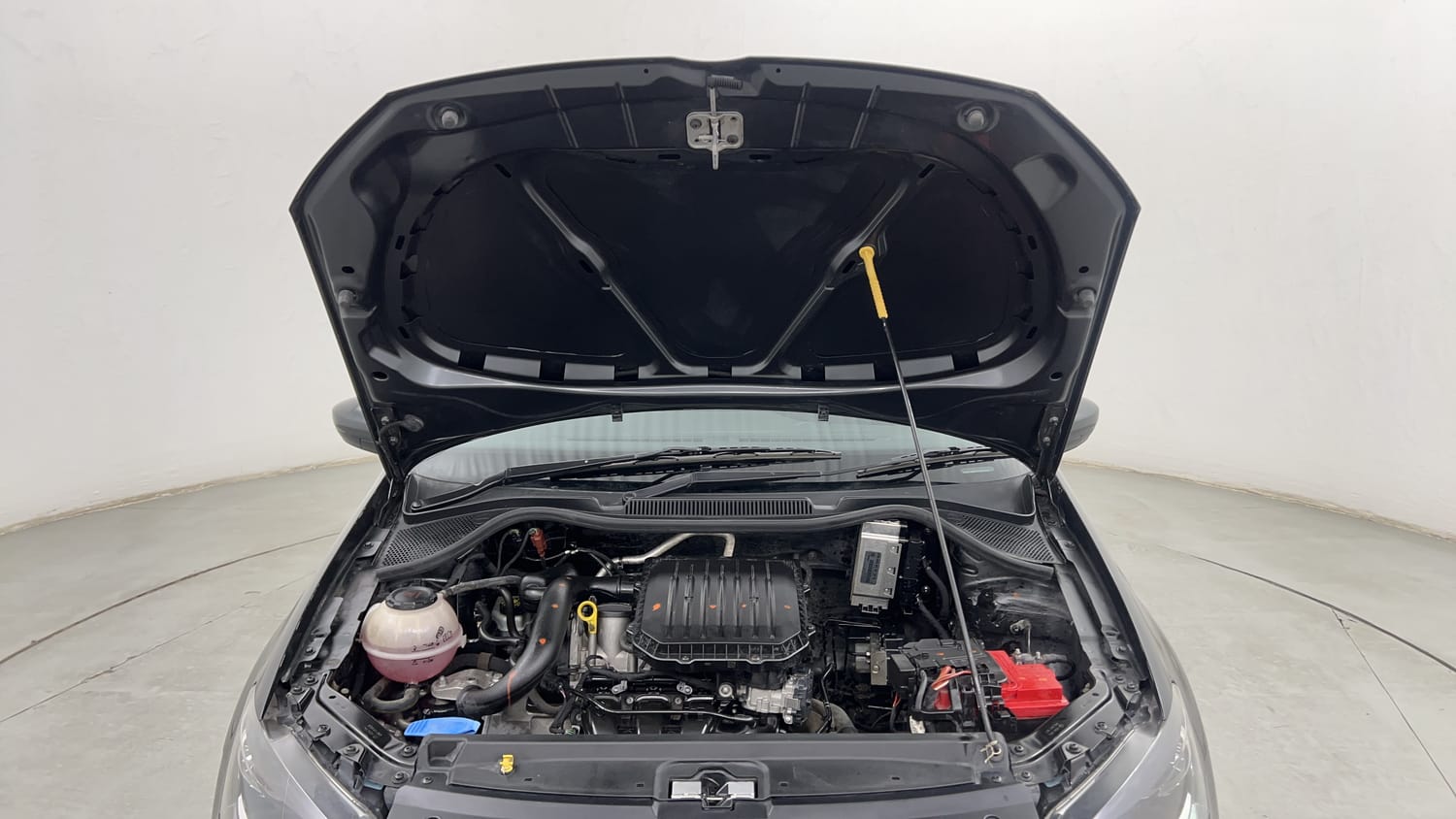 Used 2019 Volkswagen Ameo Comfortline 1.0L (P) Petrol Manual engine ENGINE & BONNET OPEN FRONT VIEW