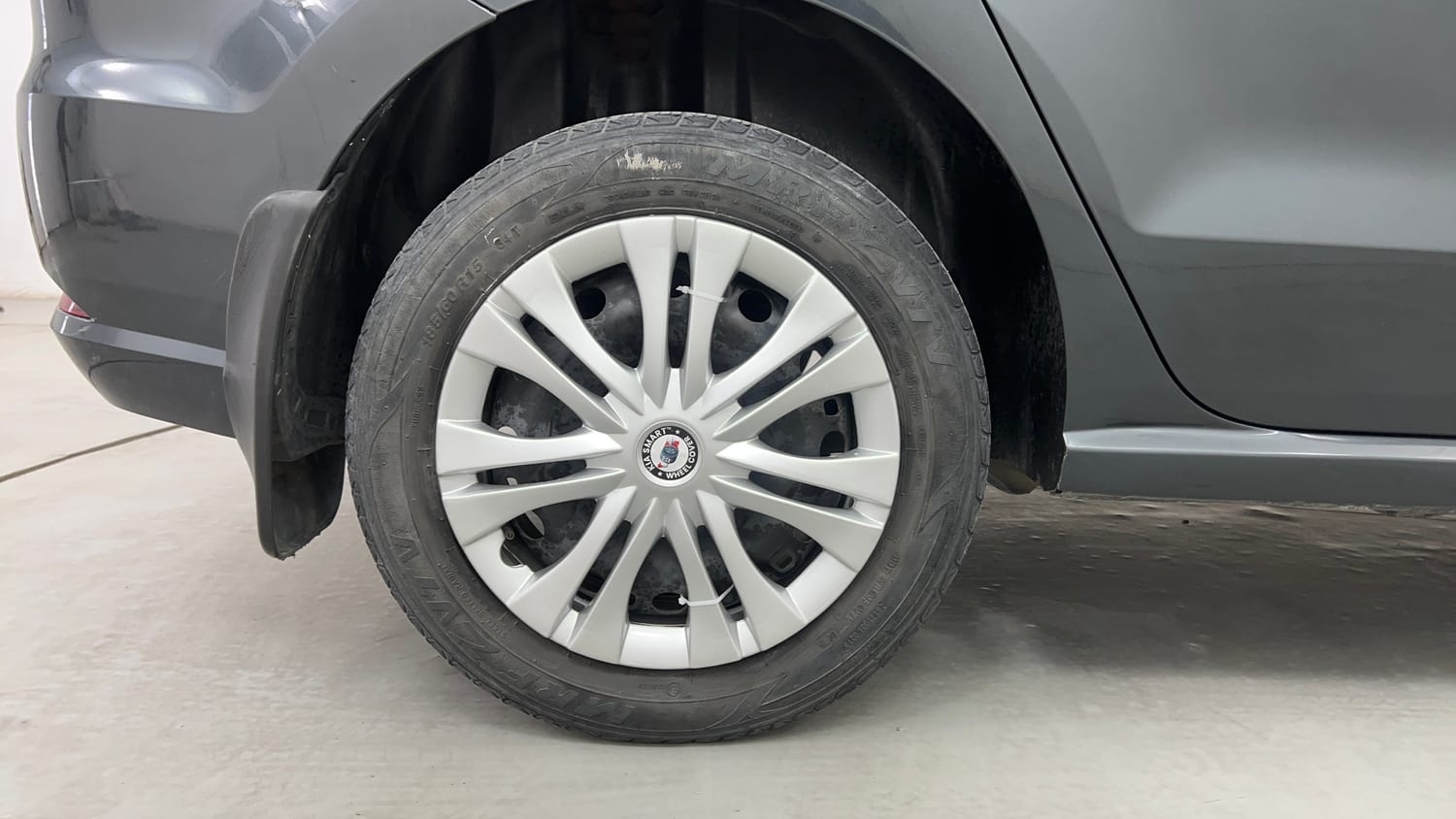 Used 2019 Volkswagen Ameo Comfortline 1.0L (P) Petrol Manual tyres RIGHT REAR TYRE RIM VIEW