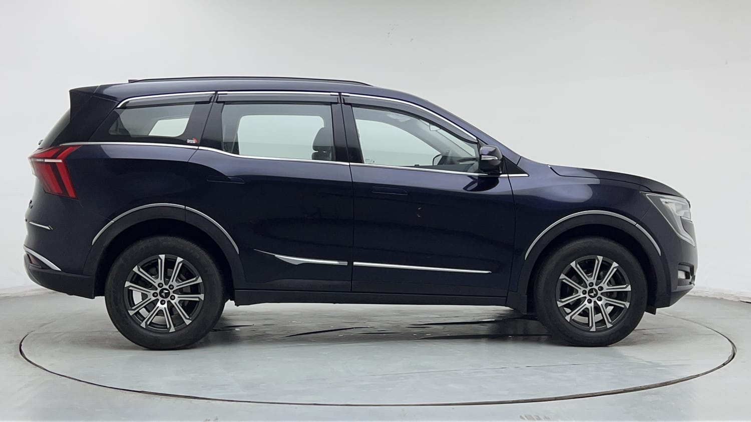 2024 Mahindra XUV700 AX7 Petrol AT 7 STR-5