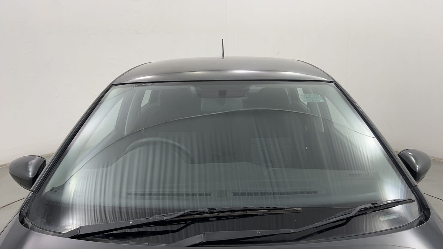 Used 2019 Volkswagen Ameo Comfortline 1.0L (P) Petrol Manual exterior FRONT WINDSHIELD VIEW
