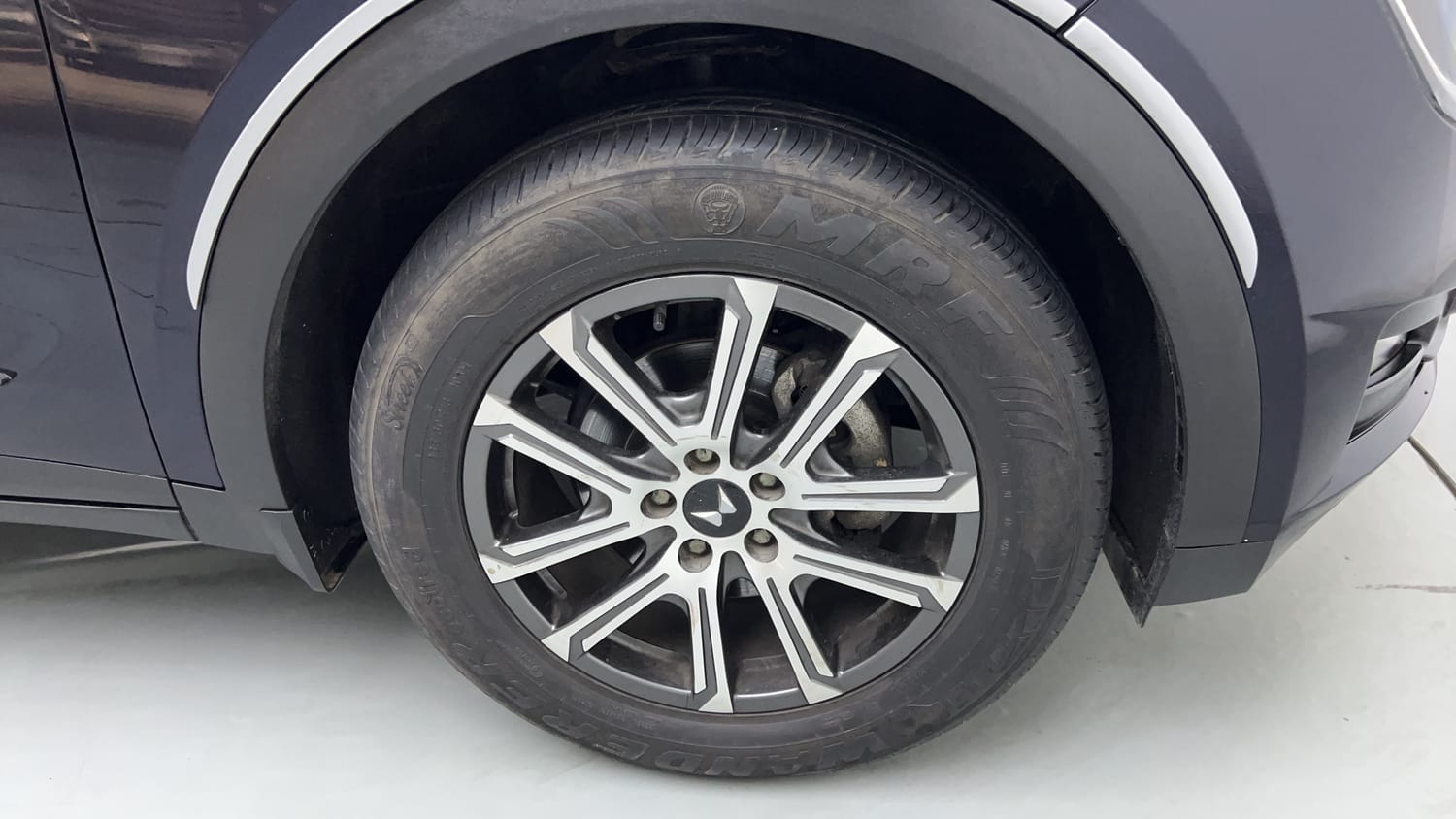2024 Mahindra XUV700 AX7 Petrol AT 7 STR-33