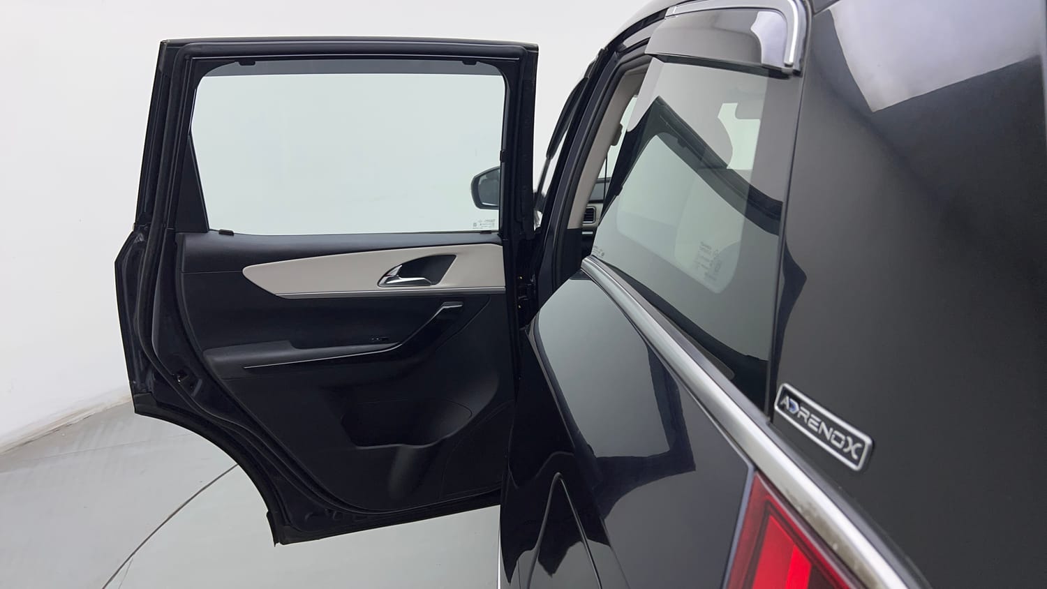2024 Mahindra XUV700 AX7 Petrol AT 7 STR-22