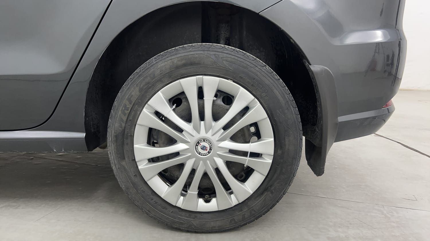 Used 2019 Volkswagen Ameo Comfortline 1.0L (P) Petrol Manual tyres LEFT REAR TYRE RIM VIEW