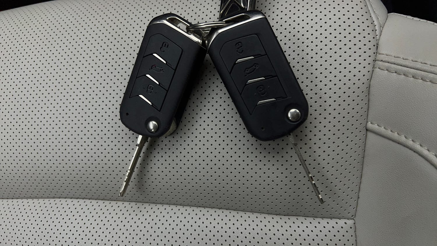 2024 Mahindra XUV700 AX7 Petrol AT 7 STR-46