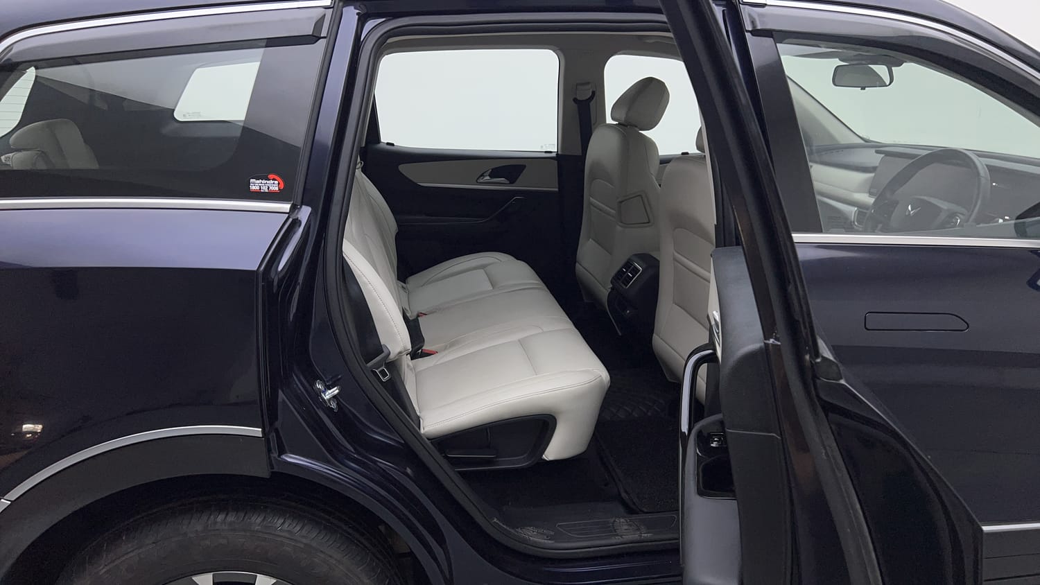 2024 Mahindra XUV700 AX7 Petrol AT 7 STR-18
