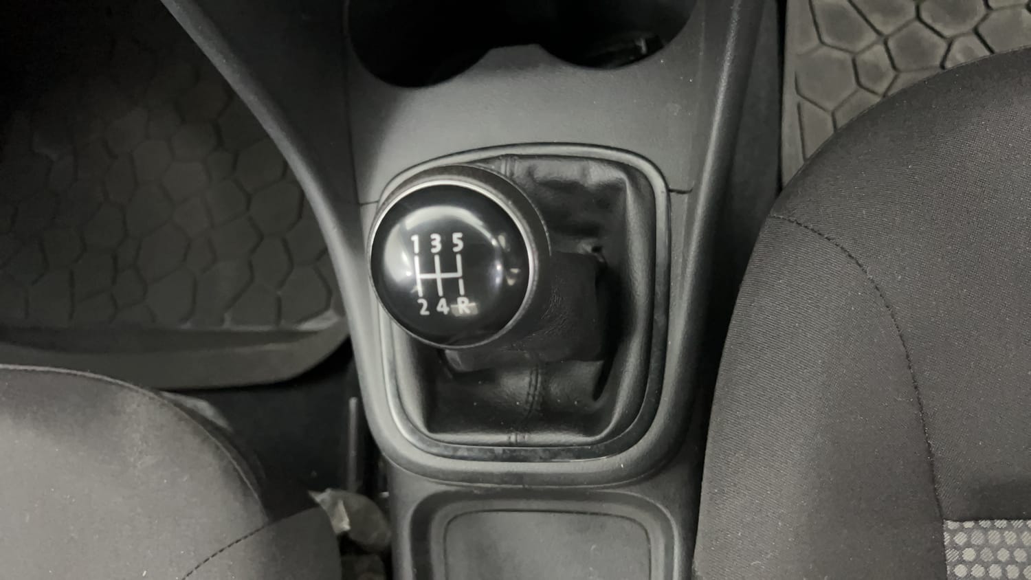 Used 2019 Volkswagen Ameo Comfortline 1.0L (P) Petrol Manual interior GEAR  KNOB VIEW
