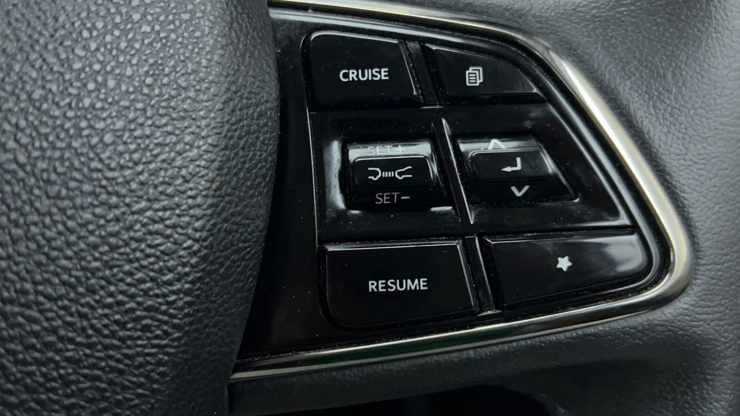 2024 Mahindra XUV700 AX7 Petrol AT 7 STR-42