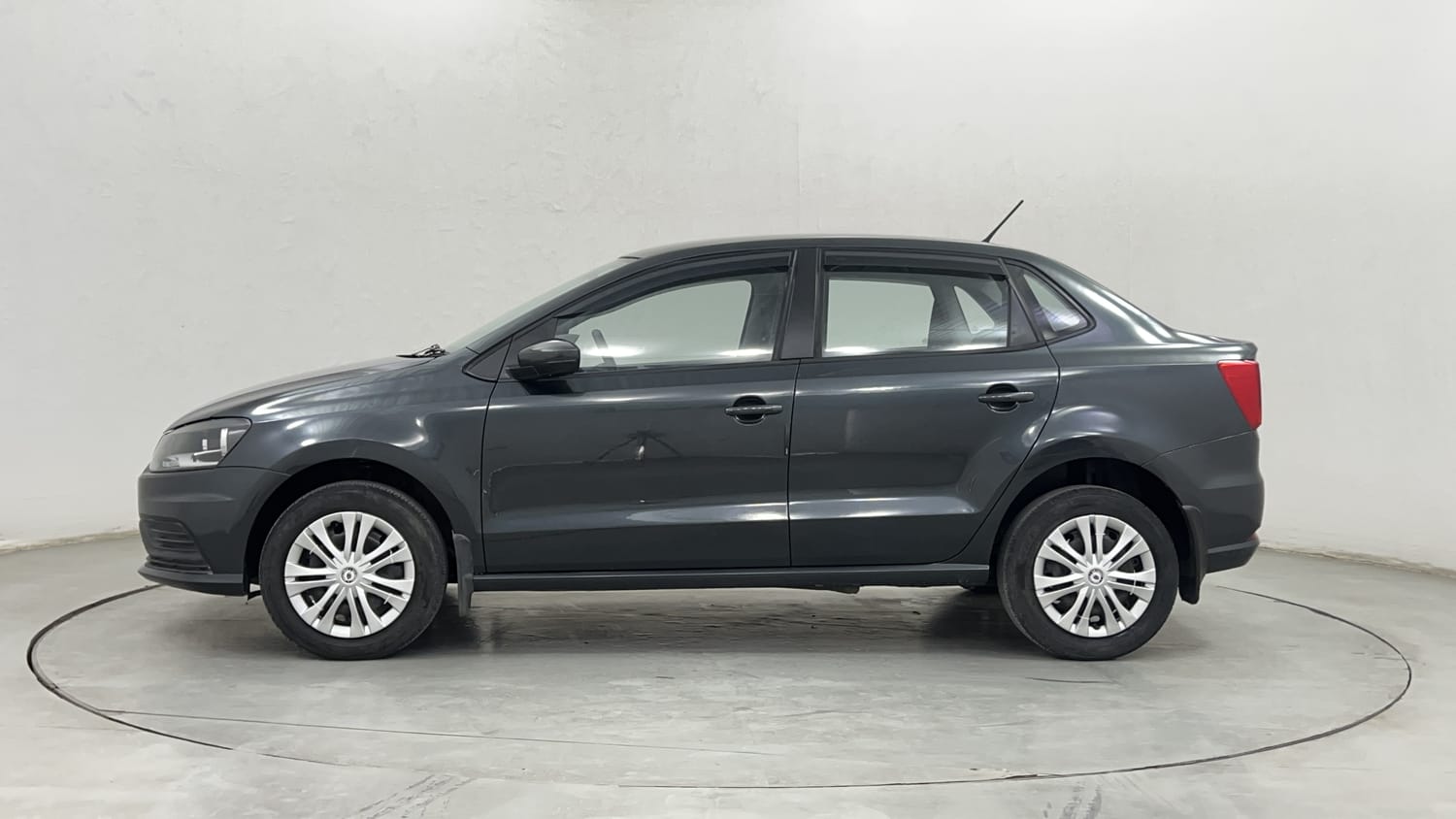 Used 2019 Volkswagen Ameo Comfortline 1.0L (P) Petrol Manual exterior LEFT SIDE VIEW