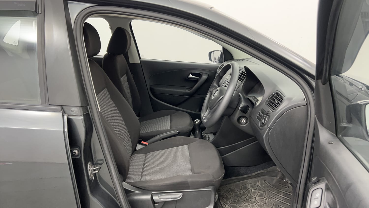 Used 2019 Volkswagen Ameo Comfortline 1.0L (P) Petrol Manual interior RIGHT SIDE FRONT DOOR CABIN VIEW