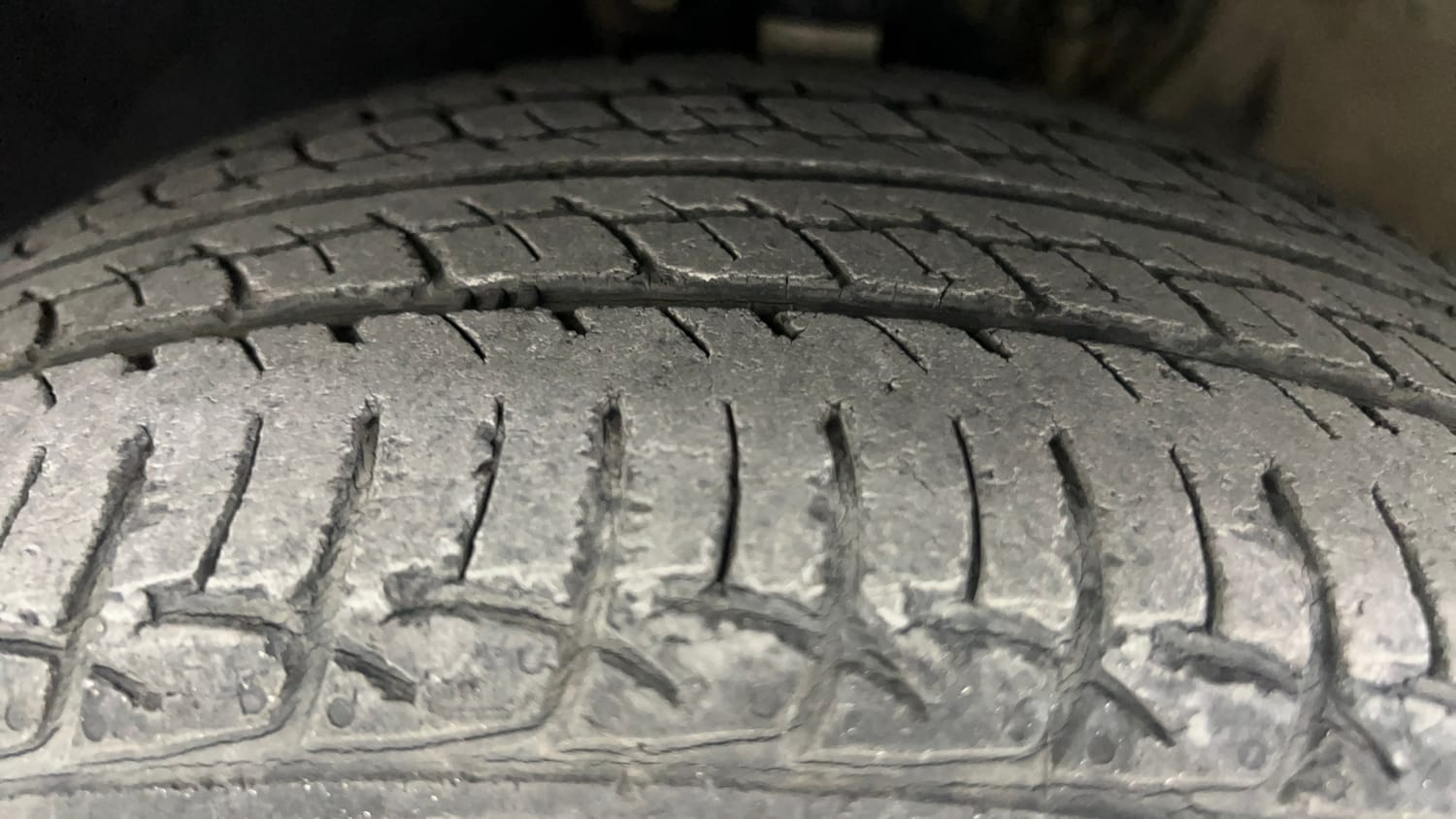 Used 2019 Volkswagen Ameo Comfortline 1.0L (P) Petrol Manual tyres LEFT FRONT TYRE TREAD VIEW