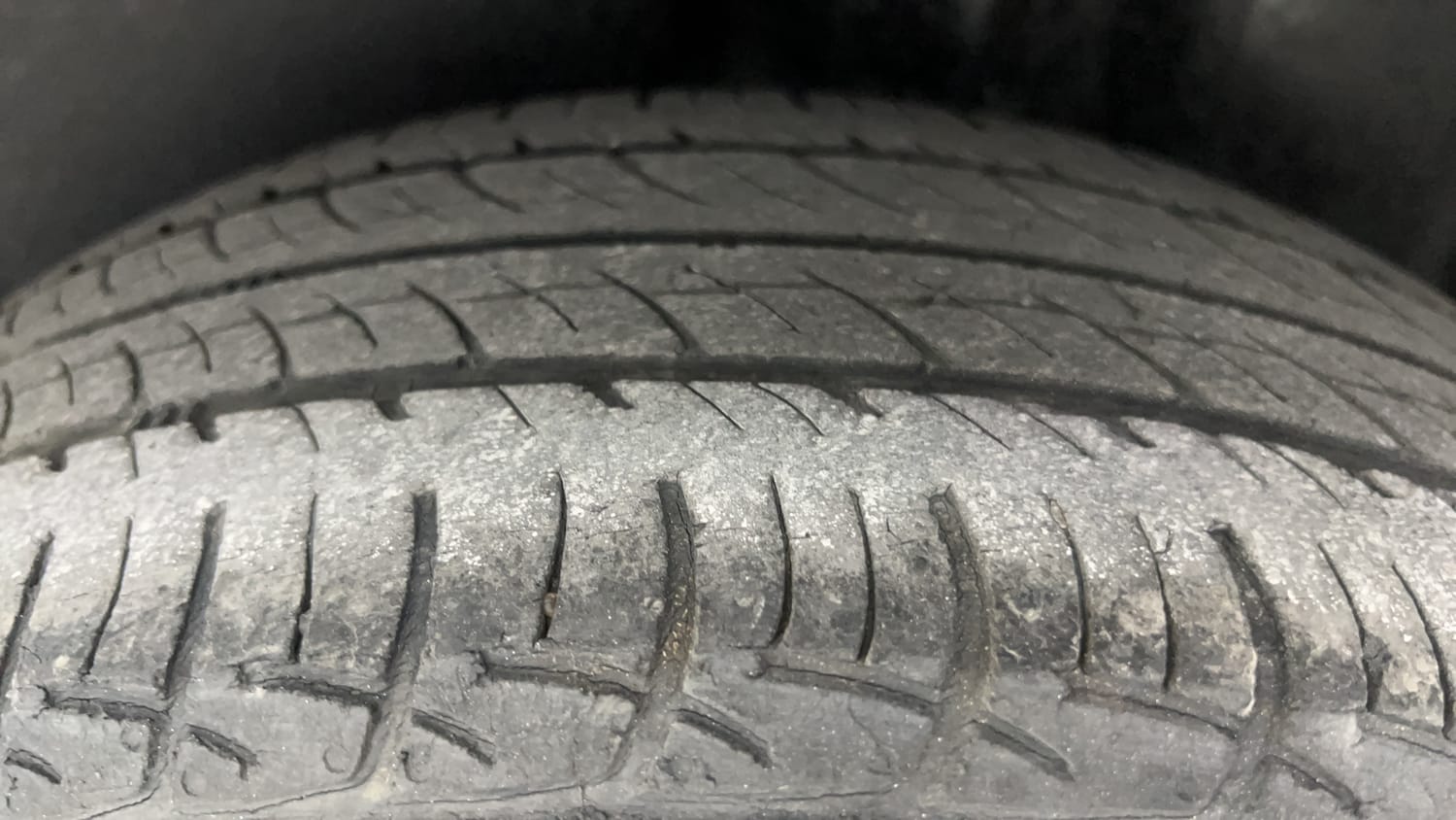 Used 2019 Volkswagen Ameo Comfortline 1.0L (P) Petrol Manual tyres LEFT REAR TYRE TREAD VIEW