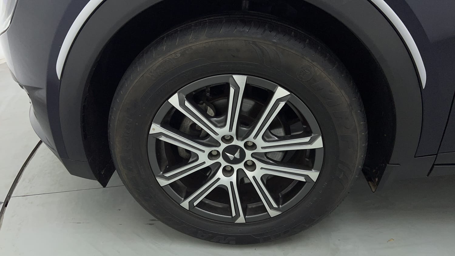 2024 Mahindra XUV700 AX7 Petrol AT 7 STR-35