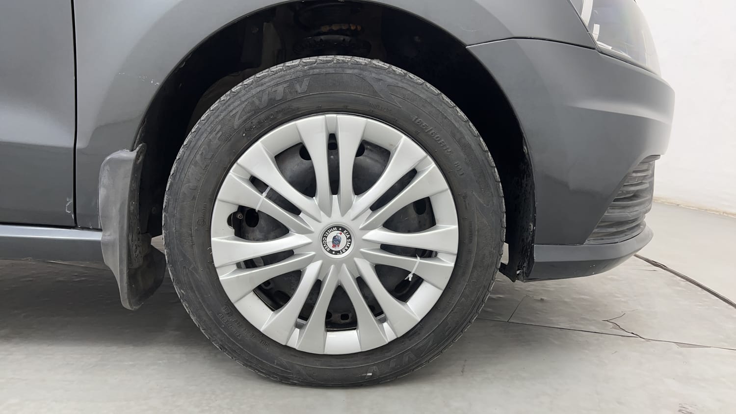 Used 2019 Volkswagen Ameo Comfortline 1.0L (P) Petrol Manual tyres RIGHT FRONT TYRE RIM VIEW
