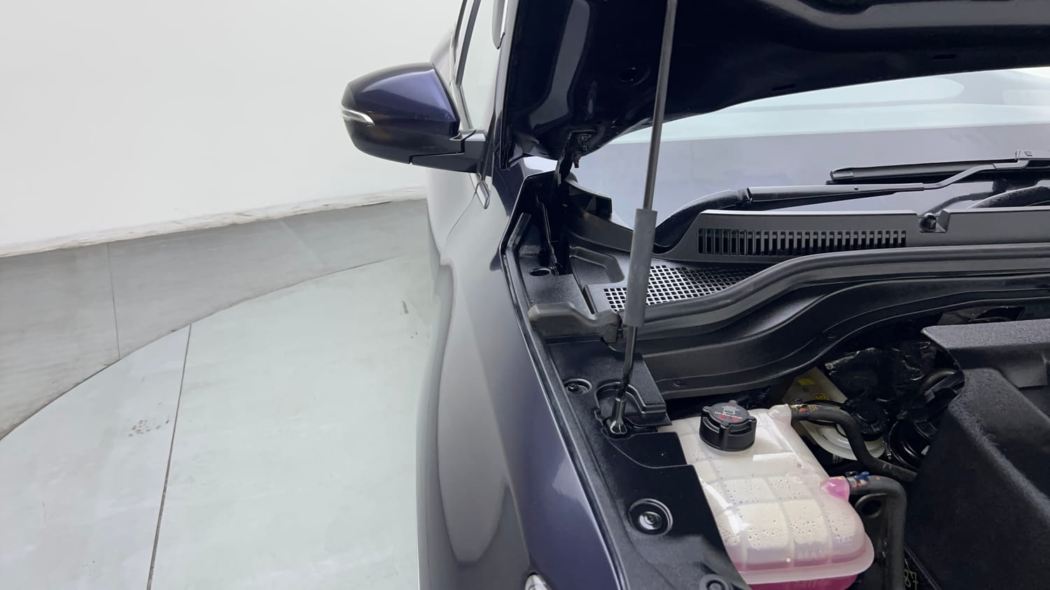 2024 Mahindra XUV700 AX7 Petrol AT 7 STR-32