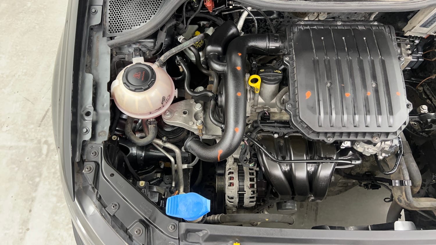 Used 2019 Volkswagen Ameo Comfortline 1.0L (P) Petrol Manual engine ENGINE RIGHT SIDE VIEW