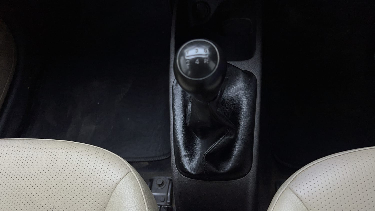 2017 Hyundai Eon Era +-16