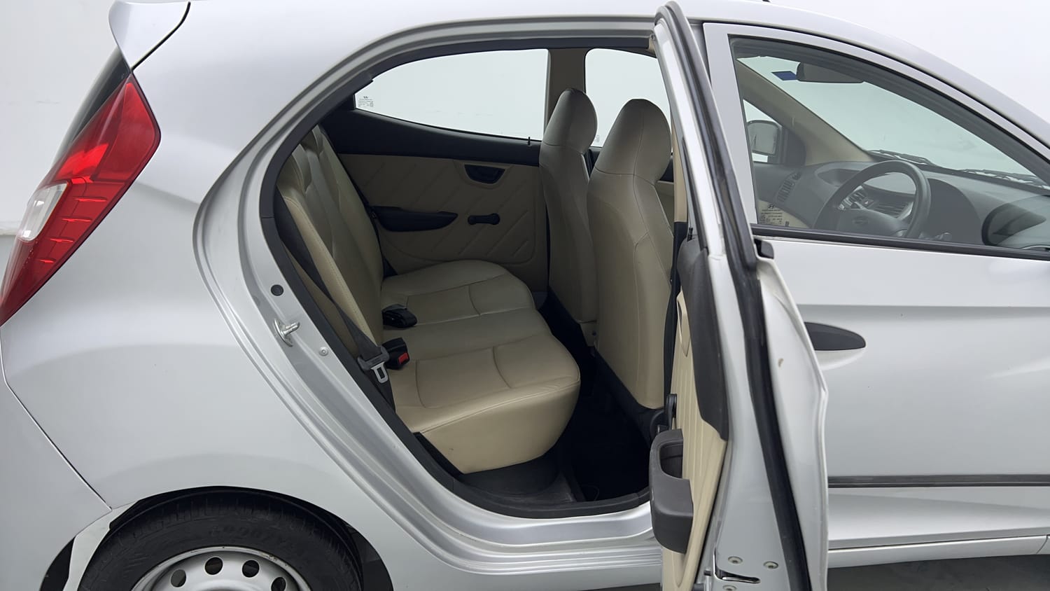 2017 Hyundai Eon Era +-18