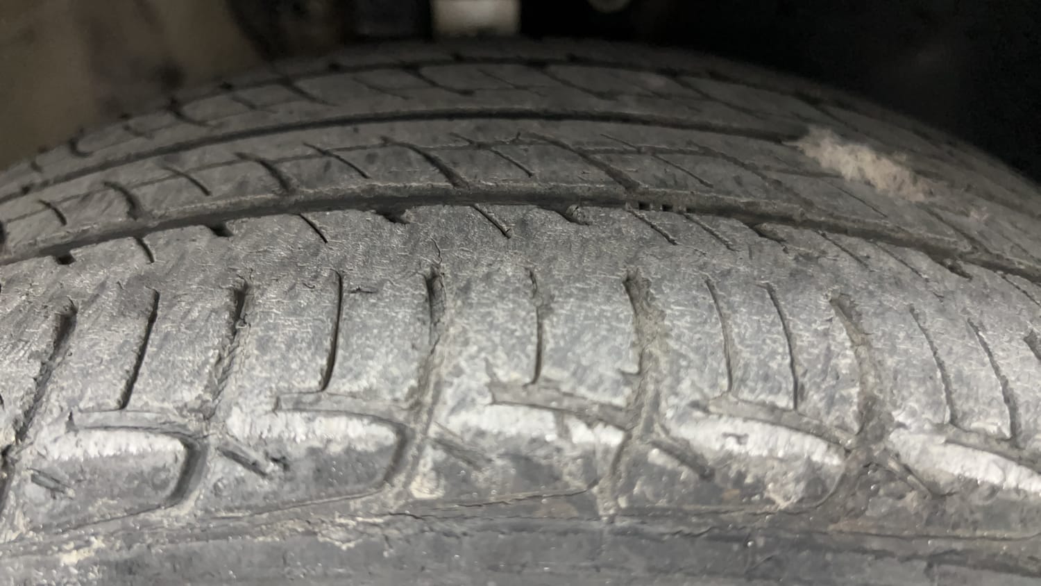 Used 2019 Volkswagen Ameo Comfortline 1.0L (P) Petrol Manual tyres RIGHT FRONT TYRE TREAD VIEW