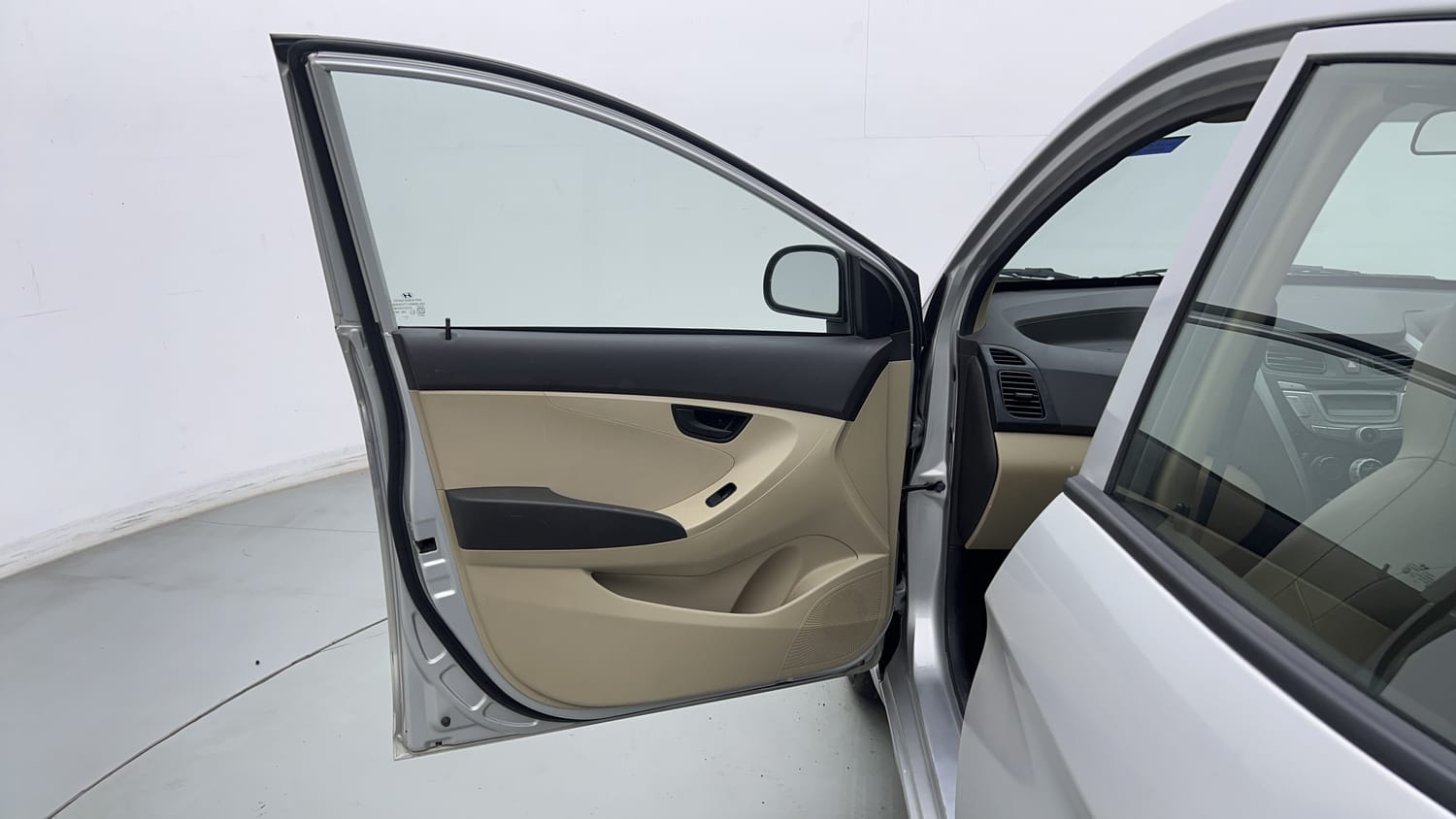 2017 Hyundai Eon Era +-21