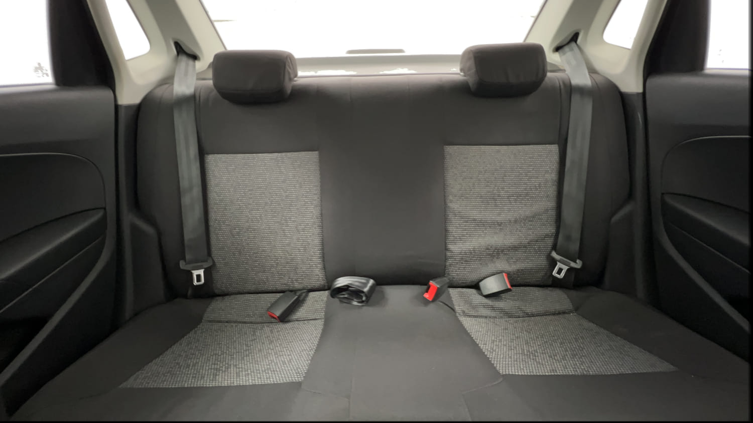 Used 2019 Volkswagen Ameo Comfortline 1.0L (P) Petrol Manual interior REAR SEAT CONDITION VIEW