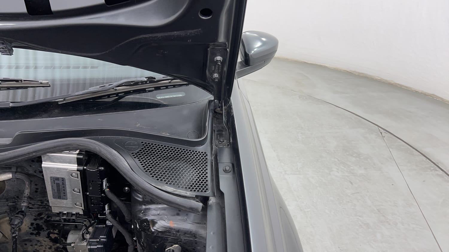 Used 2019 Volkswagen Ameo Comfortline 1.0L (P) Petrol Manual engine ENGINE LEFT SIDE HINGE & APRON VIEW