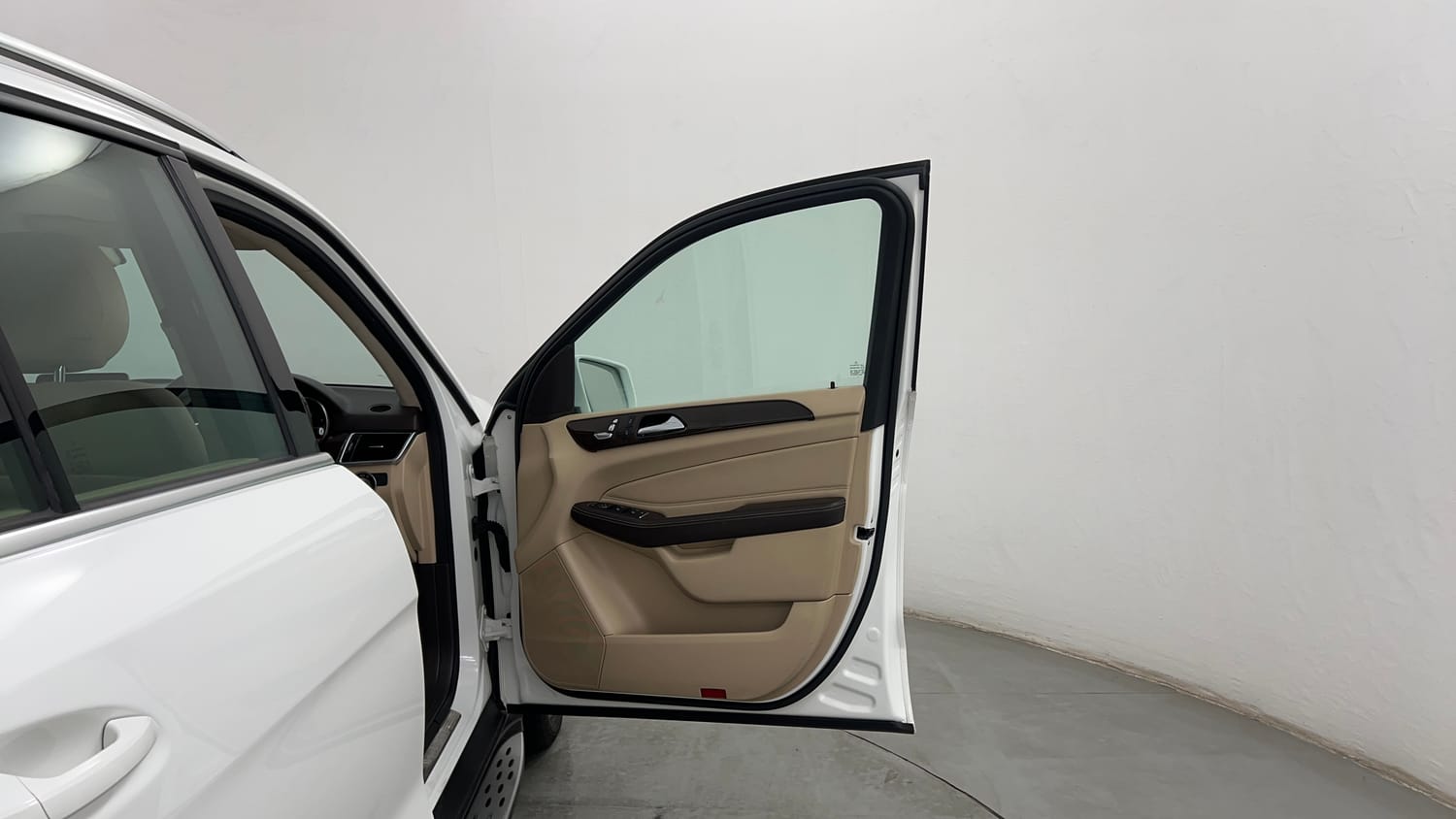 Used 2019 Mercedes-Benz GLE 250 d Diesel Automatic interior RIGHT FRONT DOOR OPEN VIEW