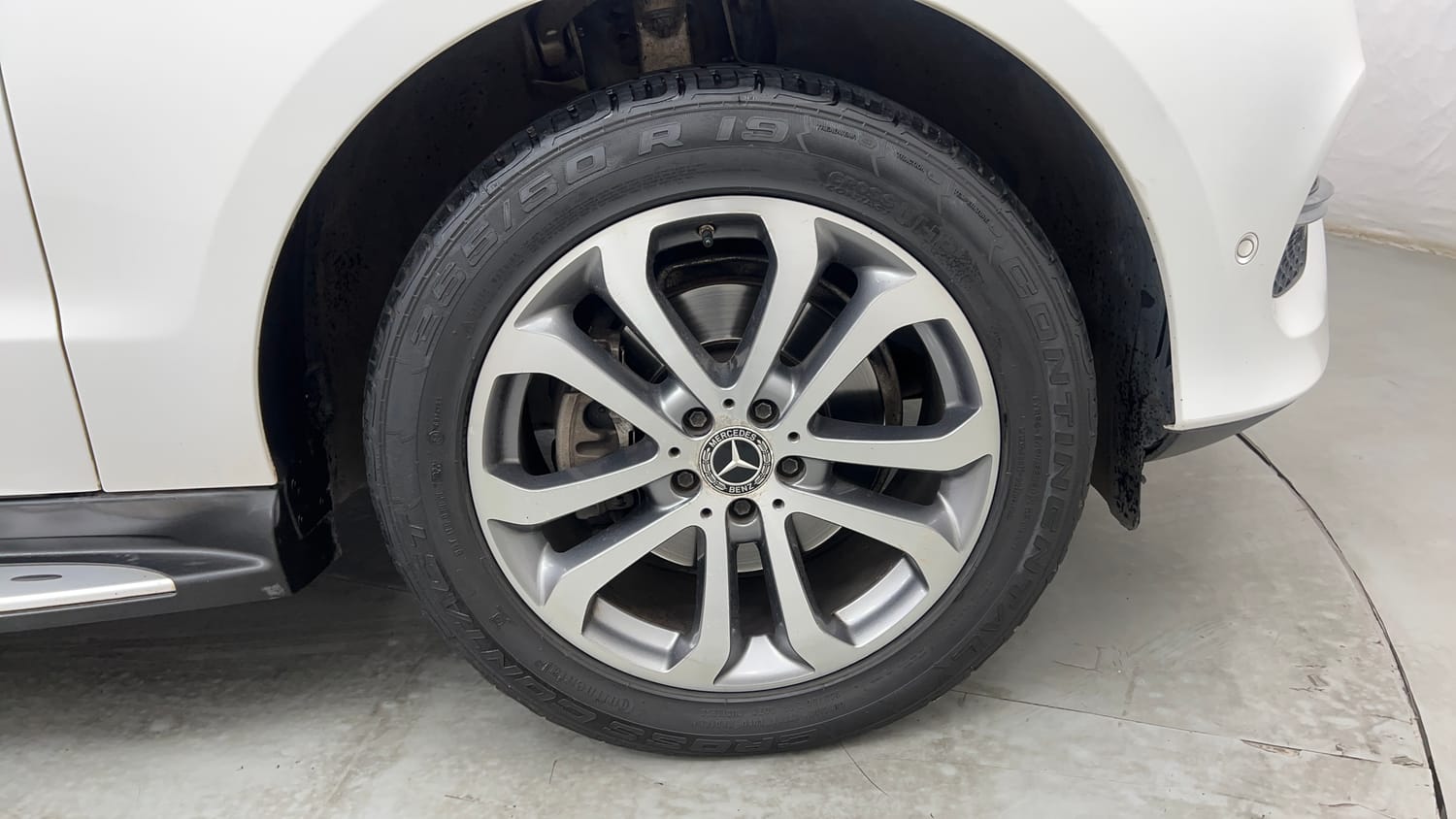 Used 2019 Mercedes-Benz GLE 250 d Diesel Automatic tyres RIGHT FRONT TYRE RIM VIEW