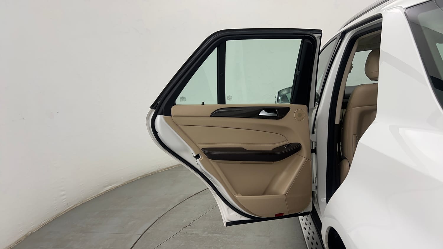 Used 2019 Mercedes-Benz GLE 250 d Diesel Automatic interior LEFT REAR DOOR OPEN VIEW