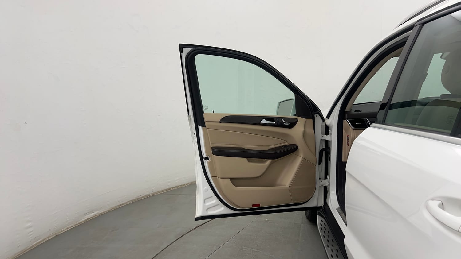 Used 2019 Mercedes-Benz GLE 250 d Diesel Automatic interior LEFT FRONT DOOR OPEN VIEW