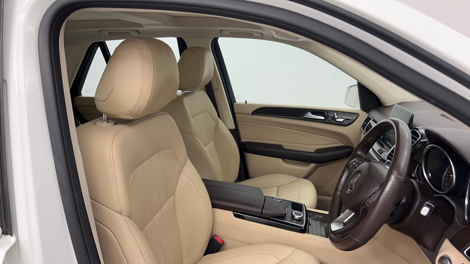 Used 2019 Mercedes-Benz GLE 250 d Diesel Automatic interior RIGHT SIDE FRONT DOOR CABIN VIEW
