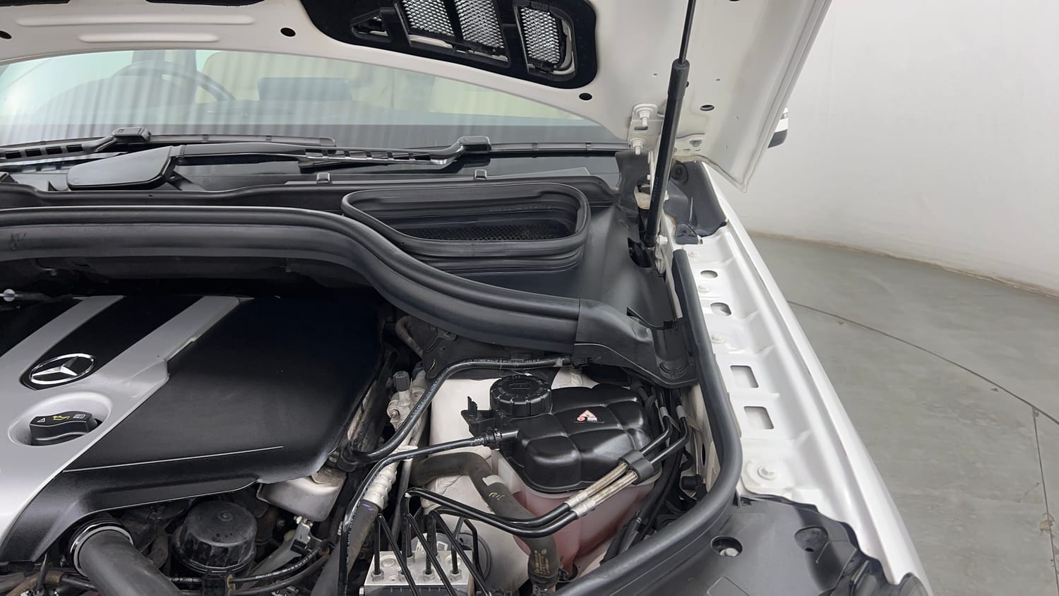 Used 2019 Mercedes-Benz GLE 250 d Diesel Automatic engine ENGINE LEFT SIDE HINGE & APRON VIEW