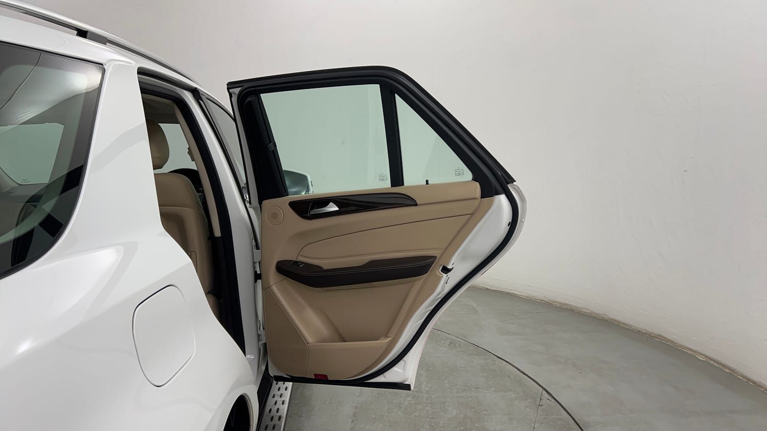 Used 2019 Mercedes-Benz GLE 250 d Diesel Automatic interior RIGHT REAR DOOR OPEN VIEW