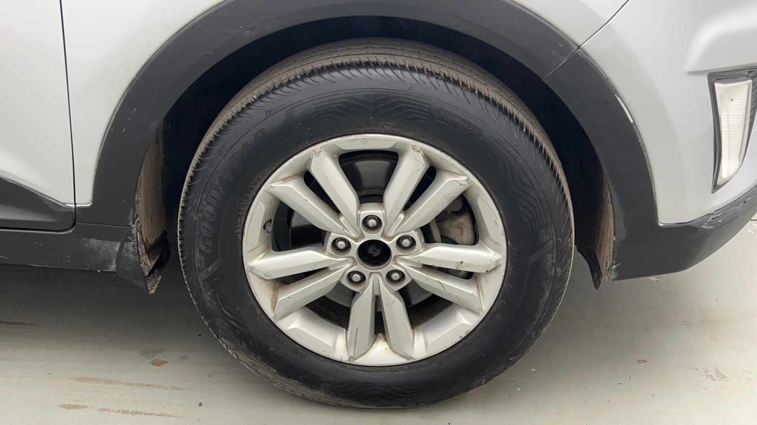 Used 2017 Hyundai Creta 1.6 SX Plus Petrol Petrol Manual tyres RIGHT FRONT TYRE RIM VIEW